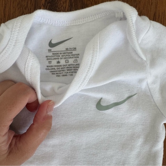 Nike White and Light Mint Green Onesie and Pants Baby Outfit Size 9M - Picture 3 of 4